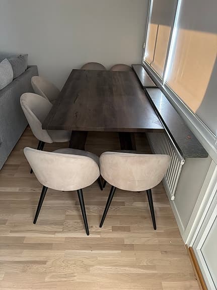 Matgrupp 6 stolar - mörk valnötsfärgad bord