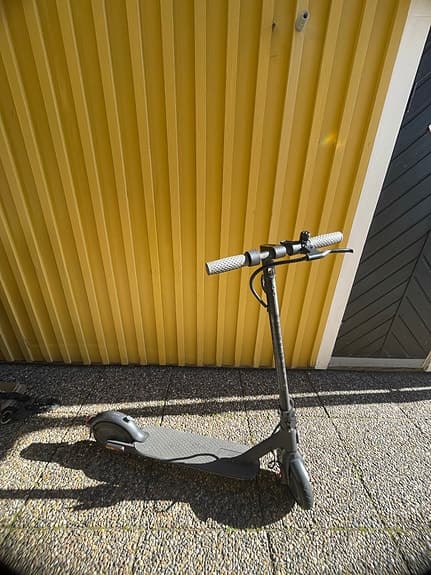 Xiaomi Mi Electric Scooter elsparkcykel svart