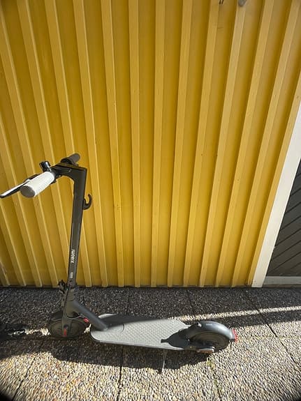 Xiaomi Mi Electric Scooter elsparkcykel svart