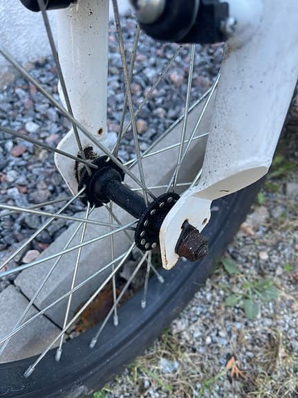 Sparkcykel stiga vit med luftdäck