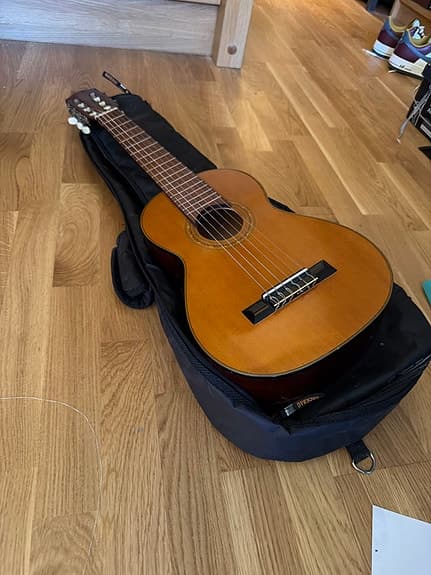 Akustisk gitarr junior