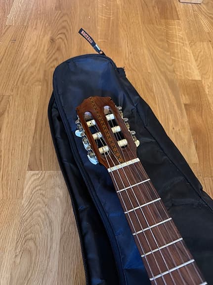 Akustisk gitarr junior