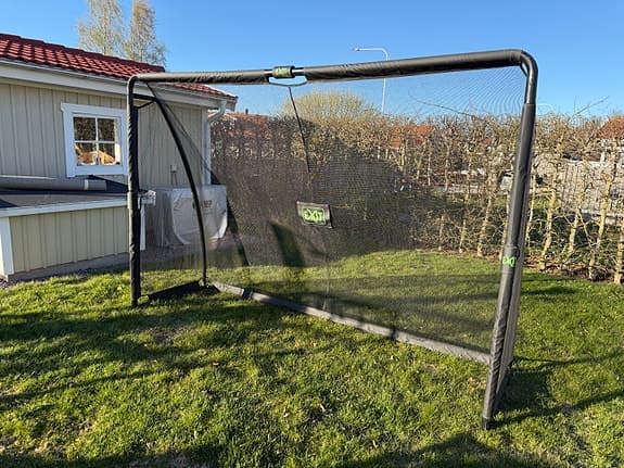 EXIT Finta fotbollsmål av stål 300x200cm - svart
