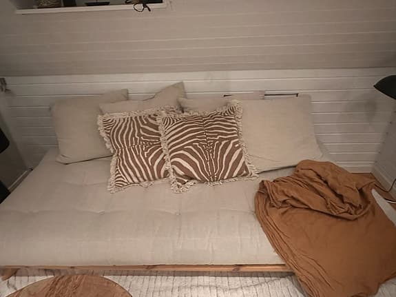 Fin sparsamt använd soffa - bäddsoffa
