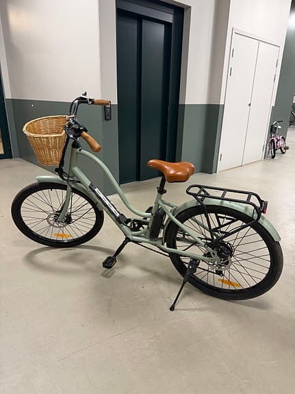 Elcykel + 2 batterier (1 ny) – nyskick! / E-bike like new