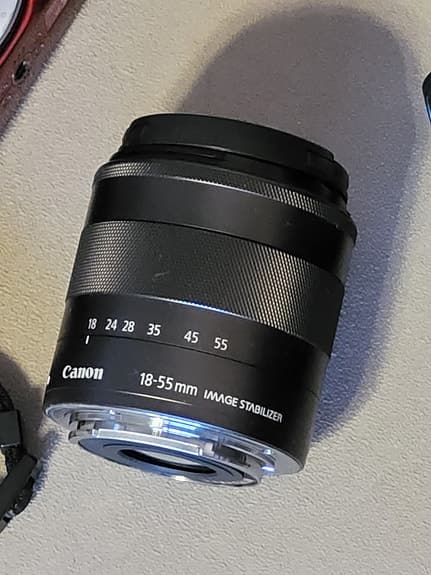 Canon EOS M kamera, 18 - 55 mm objektiv, Speedlight blixt + tillbehör