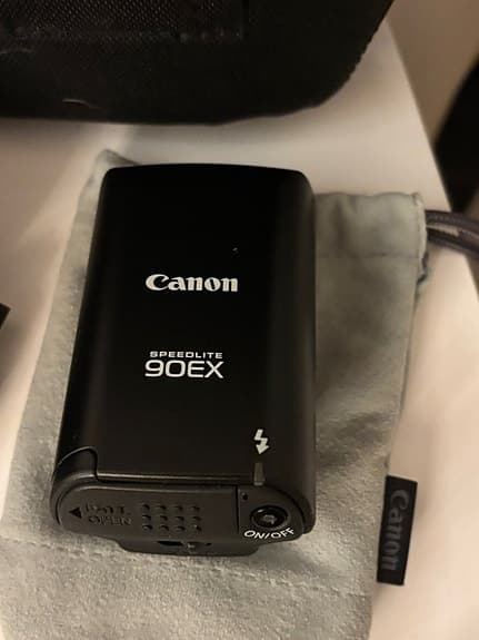 Canon EOS M kamera, 18 - 55 mm objektiv, Speedlight blixt + tillbehör