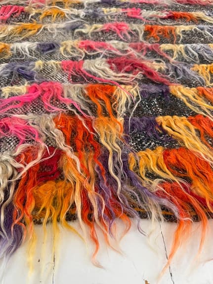 Handknuten ullmatta med lång lugg – 175×60 cm