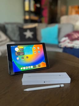 iPad 6th Gen + fodral + Apple Pencil 1
