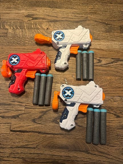 Nerf leksakspistoler skumpilar vit röd plast