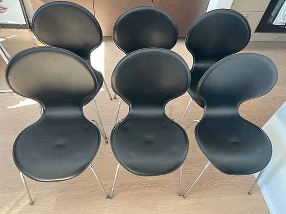 6 svarta stolar