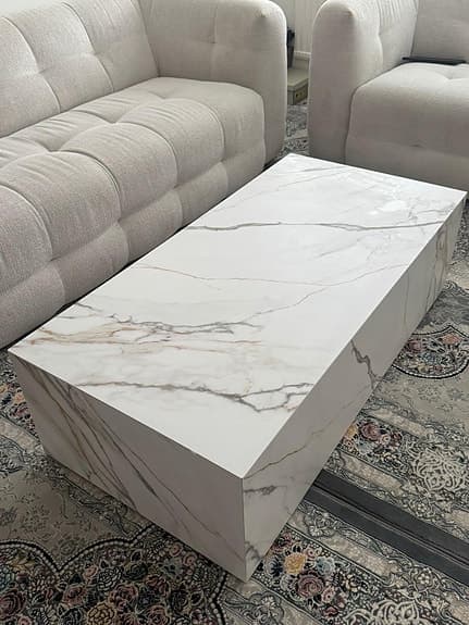 Stilrent soffbord i marmordesign – mycket fint skick