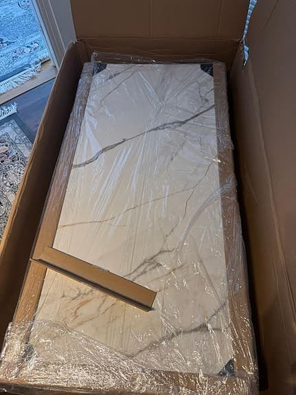 Stilrent soffbord i marmordesign – mycket fint skick