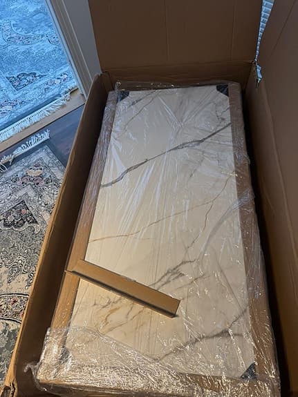 Stilrent soffbord i marmordesign – mycket fint skick