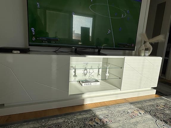 Modernt TV-bord från Trademax – helt nytt skick
