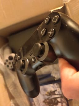 PS4 Pro + 2 kontroller och 3 spel