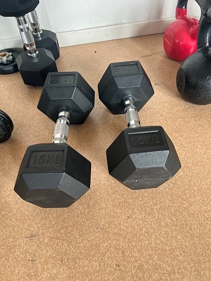Hantlar och kettlebells set för styrketräning