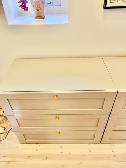 Ljusgrå byrå