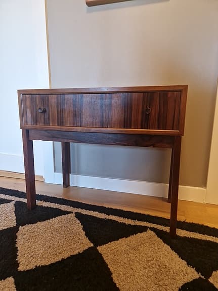 Retro byrå/ litet bord med låda