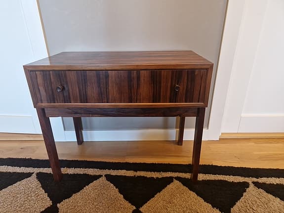 Retro byrå/ litet bord med låda