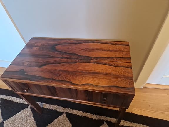 Retro byrå/ litet bord med låda