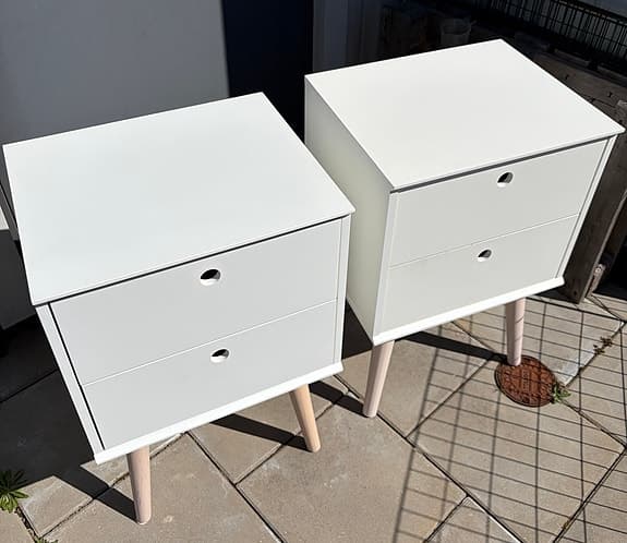 2 st sängbord Oplev från Jysk