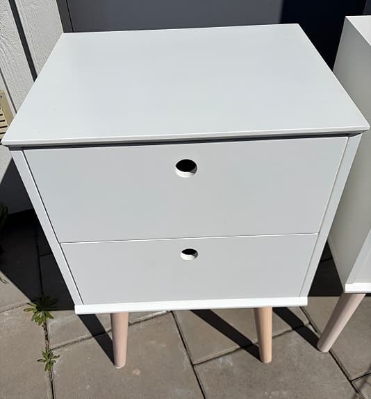 2 st sängbord Oplev från Jysk