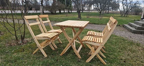 Klassiska trädgårdsmöbler