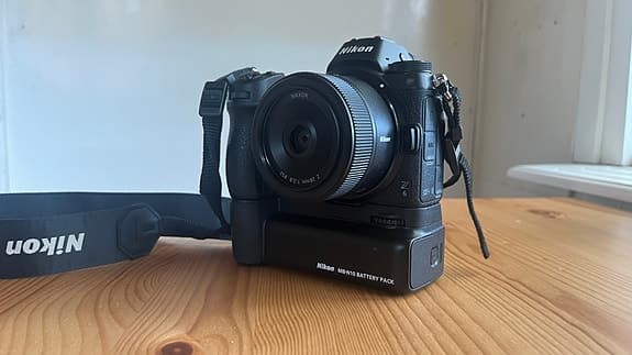 Nikon Z6 + 2 objektiv + batterigrepp + minneskort
