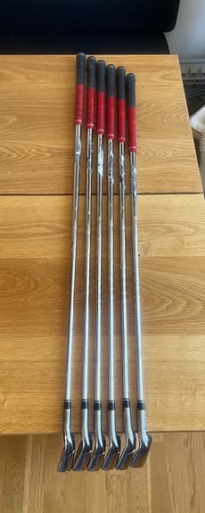 Taylormade bruner järnklubbor set 4–8 + PW stål