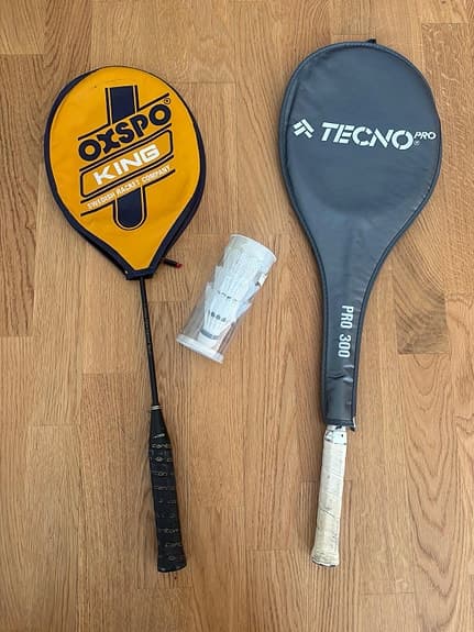 Badmintonset (2 rack, fodral & bollar) – Redo för spel!