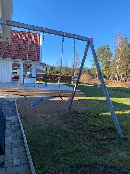 Gungställning med två gungor