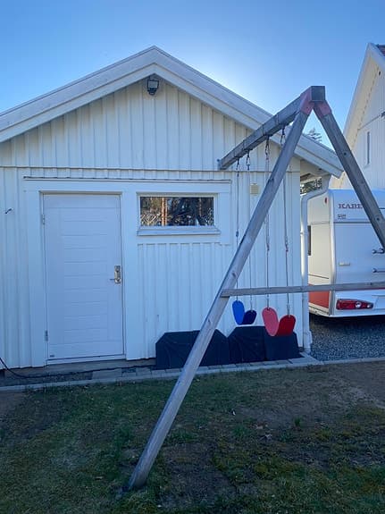 Gungställning med två gungor