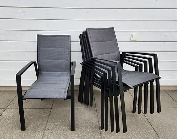 6 Guava stapelbara karmstolar i mörkgrå aluminium och silversvart textilene