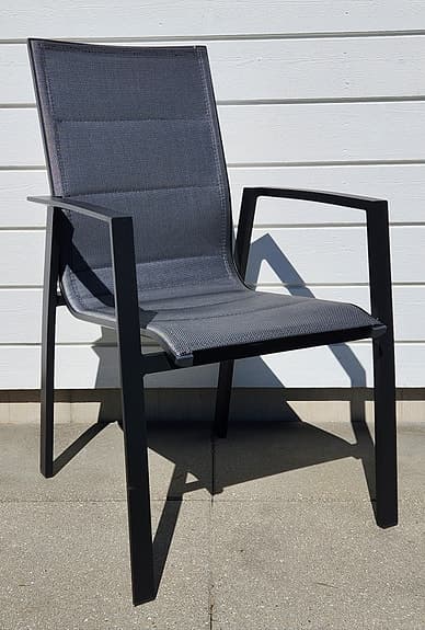 6 Guava stapelbara karmstolar i mörkgrå aluminium och silversvart textilene
