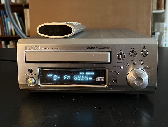 Denon kompakt stereo med CD och radio