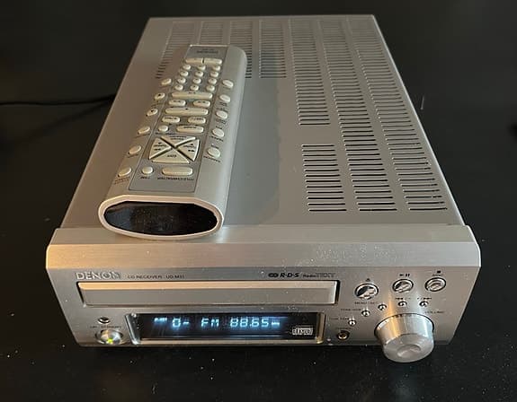 Denon kompakt stereo med CD och radio