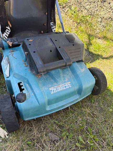 Makita vertikalskärare och Klippo gräsklippare