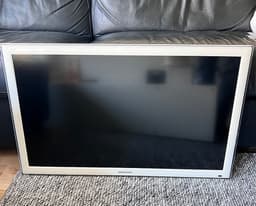32 Tum Samsung TV med väggfäste