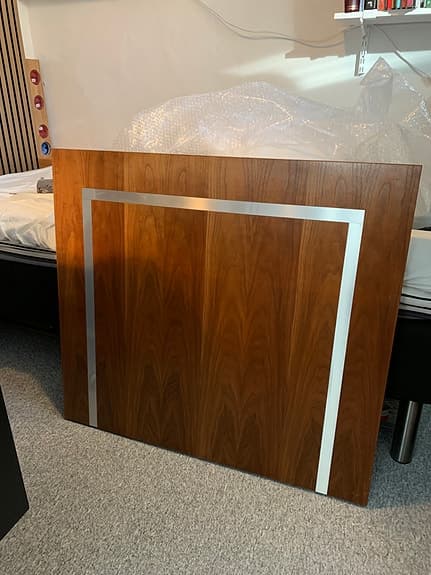 Elegant sänggavel i trä – 95x85 cm