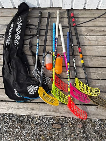 Salming mm innebandyklubbor med klubbsäckar