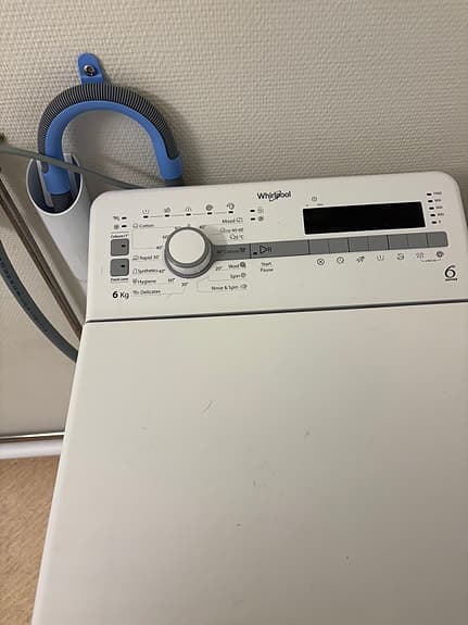 Se hit ! Sparsamt använd toppmatad tvättmaskin säljes!