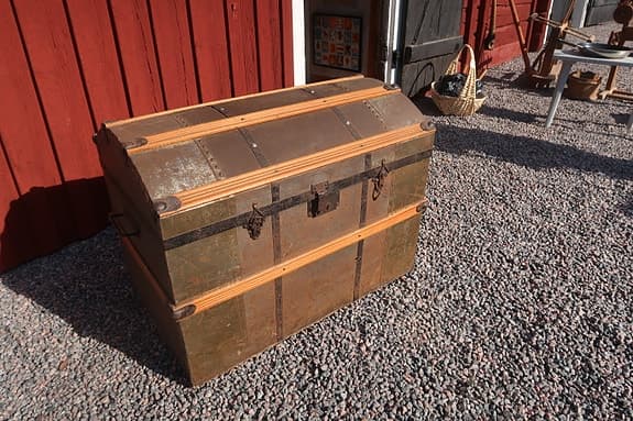 Amerika koffert med metallbeslag