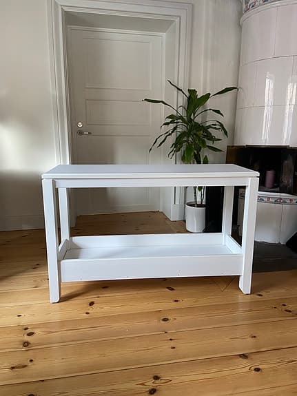 Avlastningsbord / TV-bänk