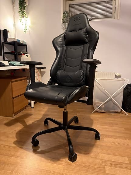Deltaco Gaming Chair