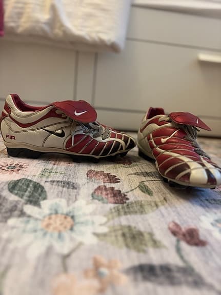 Nike fotbollsskor röd/vit Vintage Nike Total 90 I 1st Edition FG VT Cleats.