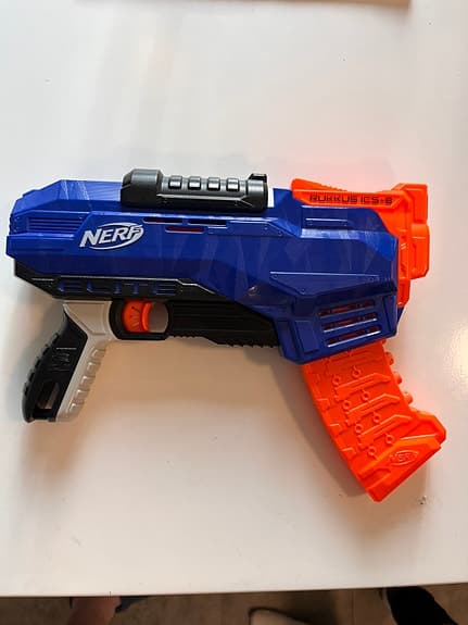 7st Nerf artiklar + Starwars Laser svärd, 450 kr för allt!