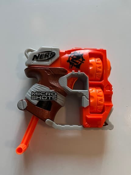 7st Nerf artiklar + Starwars Laser svärd, 450 kr för allt!
