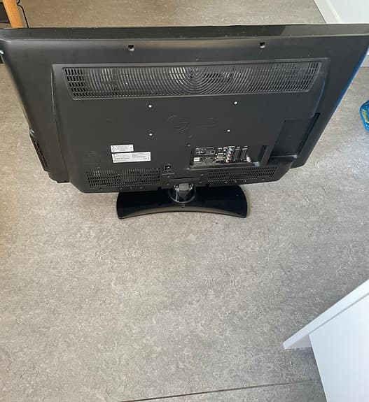 LG 32” TV