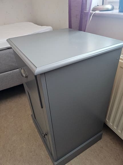 Mio sängbord Kate grå